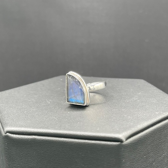 Natural Labordorite Fancy Cut Sterling Silver Ring (Size 8) - Picture 2 of 10